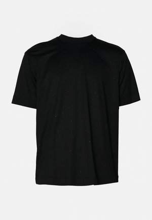 T-shirt nera a maniche corte in tessuto morbido con piccoli dettagli a perforazione, scollatura rotonda e vestibilità rilassata.