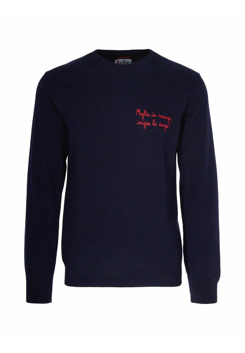 Maglione blu navy a girocollo con testo ricamato in rosso sul lato sinistro del petto che recita "Moglie in vacanza, inizia la danza!"