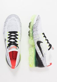 Nike Performance Hardloopschoenen voor op de weg - white