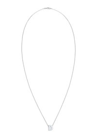 Sølv kædedesign med en enkelt vedhæng formet som bogstavet "D." Kæden har en fin struktur og en lås med lukning.