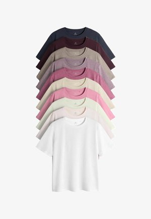Neun übereinandergelegte T-Shirts mit Rundhalsausschnitt in Marineblau, Weinrot, Beige, Lavendel, Mauve, Creme, Pink, Hellrosa und Weiß.