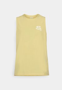 Top atlético sin mangas de color amarillo claro con pequeño logo blanco "KARMA8A" y ojos abstractos en el lado izquierdo del pecho.