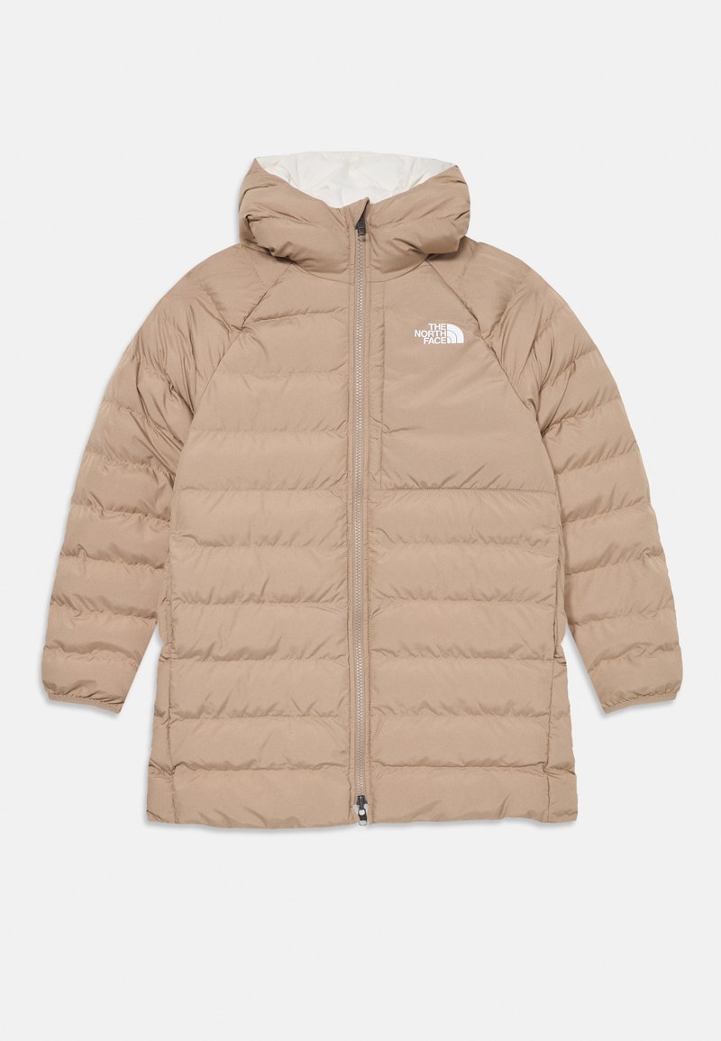 Veste beige rembourrée avec capuche, fermeture éclair intégrale et doublure blanche. Présente un logo sur la poitrine gauche et des poignets côtelés. Texture lisse.