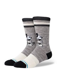 Grau gestreifte Socken in Schwarz und Weiß mit einem Cartoon-Charakter-Design. Hergestellt aus weichem Material mit verstärkten Zehen- und Fersenbereichen.