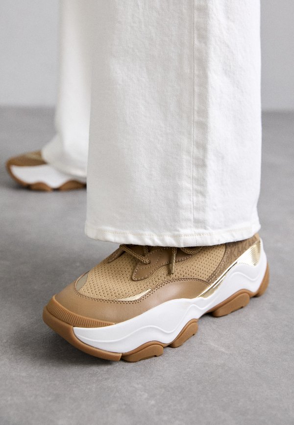 TRAINER - Trainers - husk