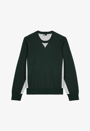 Pull à manches longues vert foncé avec un détail triangulaire gris clair au niveau du col et des panneaux gris clair le long des côtés et sous les manches.