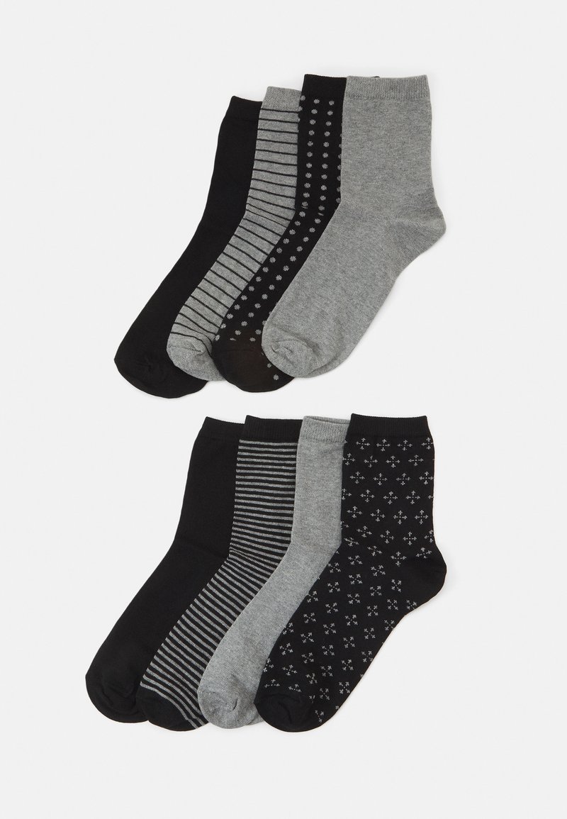 Conjunto de seis calcetines con varios patrones: negro y gris sólidos, rayas y lunares. Hechos de una tela suave y elástica.
