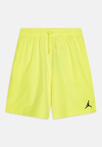 Neon-gelbe Badshorts mit elastischem Bund und verstellbarem Kordelzug. Mit einem kleinen schwarzen Jordan-Logo auf der unteren linken Seite.