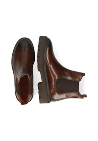Botas Chelsea de cuero marrón con paneles laterales elásticos, detalles acanalados y suela de goma texturizada; acabado liso con un forro interior naranja.