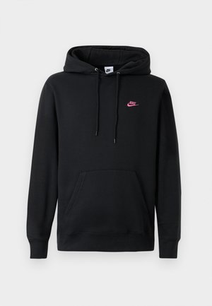 Juodas „Nike“ džemperis su priekinėmis kišenėmis, su raišteliu reguliuojamu gobtuvu ir mažu rožiniu logotipu ant krūtinės. Pagamintas iš minkštos, tekstūruotos medžiagos su stipriais rankogaliais.