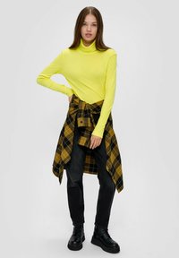 QS MIT ROLLKRAGEN - Longsleeve - vanille