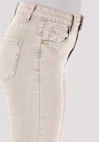 Niet geselecteerd, beige