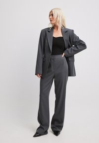 NA-KD Cappotto corto - grey