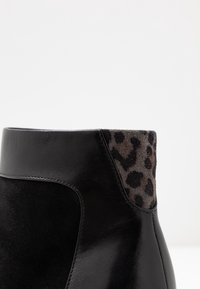 Tamaris Heart & Sole Stivaletti con tacco - black