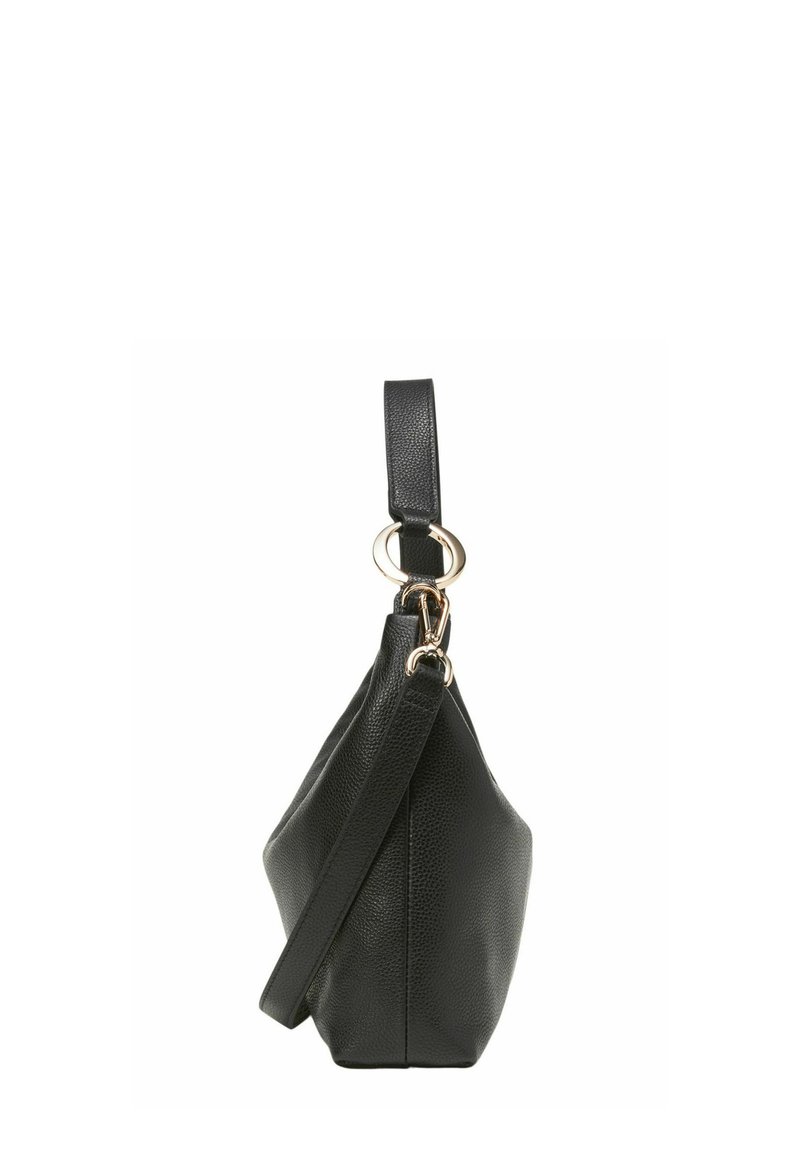 Schwarze Lederhandtasche mit strukturiertem Finish, ausgestattet mit einem Seitengurt und einem goldenen Ringakzent am Griff. Dreiecksform.