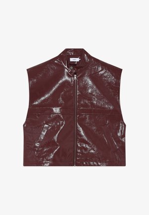 Burgundy ilmaüki vest läikivas, tekstureeritud materjalis, millel on ees luku ja kaks külgtaskut. Seisev krae lisaks detailiks.