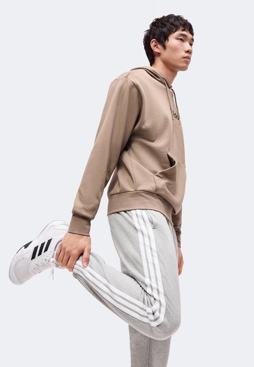 adidas ESSENTIALS 3 STRIPES TAPERED CUFFED PANTS - Tracksuit bottoms - medium grey heather/white — photo 4