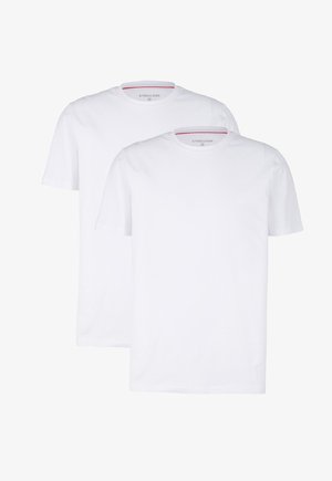 Witte katoenen t-shirts in een verpakking van twee. Korte mouwen, ronde hals, gladde textuur, zonder patronen, label zichtbaar aan de binnenkant van de kraag.