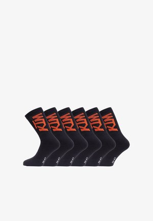 Chaussettes en coton noir dans un paquet de six, avec un motif géométrique orange et un logo sur la cheville. Longueur standard de type crew avec une texture lisse.