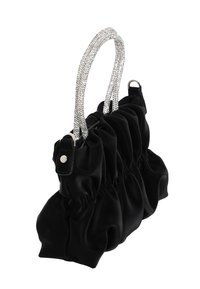 Schwarze Satin-Handtasche mit gerafftem Design, verzierten silbernen Kettengriffen und einem Druckknopfverschluss. Die strukturierte Oberfläche verleiht Dimension.
