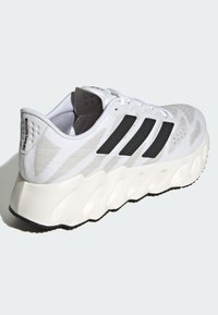 adidas Performance SHIFT UNISEX biały