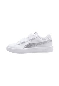 Sneakers bianchi con finitura in pelle liscia, dettagli argento e due cinturini regolabili in Velcro. Presentano una suola strutturata e dettagli con logo.