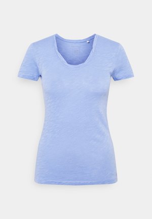 Light blue short-sleeve crew neck women’s t-shirt with a slightly fitted cut and soft textured fabric.