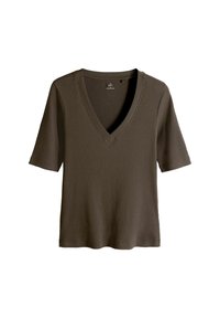 Olivově zelený žebrovaný top s krátkými rukávy a výstřihem do V s volnějším střihem. Jemná textura a nenápadné vertikální linky. Na límci je viditelná visačka.