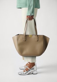 KARL LAGERFELD FOREVER EAST WEST TOTE - Cabas - nougat