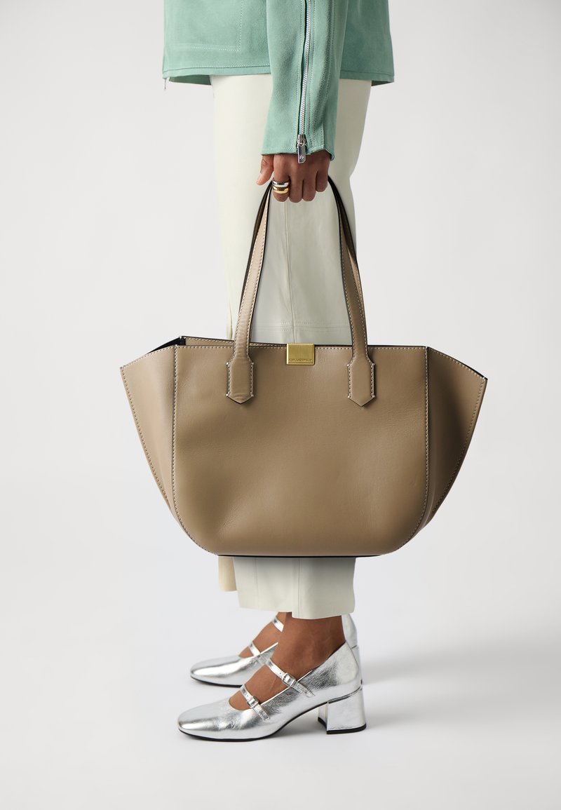 KARL LAGERFELD FOREVER EAST WEST TOTE - Cabas - nougat