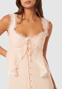 Forever New LILIAN TRIM OVERLAY MIDI - Koktélruha / Partiruha - pale pink