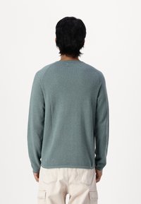 Jack & Jones JJEHILL CREW NECK  - Trui - goblin blue