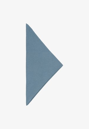 Blauer dreieckiger Schal aus weichem Stoff, mit glatter Textur und genähten Kanten. Einfaches und minimalistisches Design.