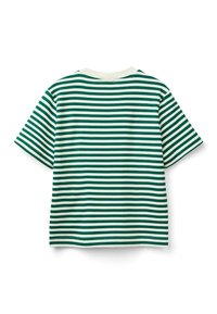 Grön- och vitrandig kortärmad t-shirt med rundad halsringning och en mjuk textur. Enkelt design med jämnt fördelade horisontella ränder.