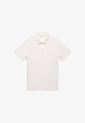 Biela polokošeľa s krátkym rukávom a klasickým golierom, ktorá má zapínanie na tri gombíky a štruktúrovaný dizajn látky.