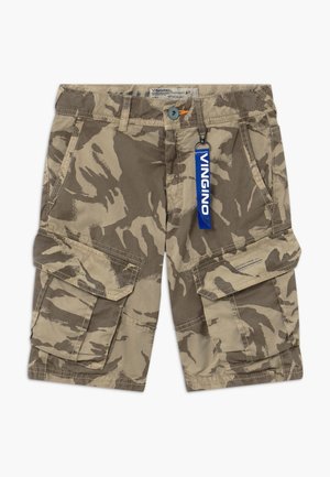 Pantalones cortos cargo de camuflaje en caqui con múltiples bolsillos. Hechos de algodón, con una cintura cosida y una etiqueta azul de Vingino para mayor detalle.