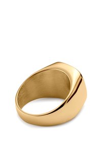 Gullring med en glatt, buet overflate og en matte finish på innsiden. Har en avrundet kant og moderne form.