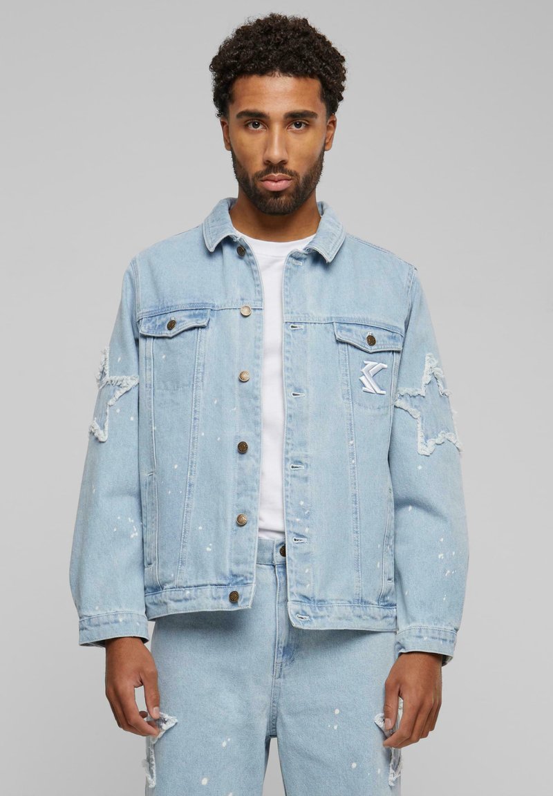 Karl Kani - OG PAINTSPLATTER TRUCKER BLEACHED - Veste en jean - blue white, Agrandir