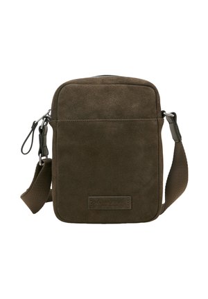 Kleine rechteckige braune Wildleder-Umhängetasche mit verstellbarem Stoffriemen und Reißverschlussverschluss.