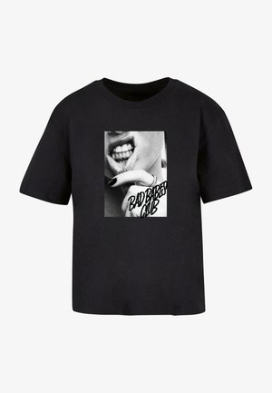 Mister Tee, LIP TATTOO - Trükipildiga T-särk - black