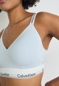 Calvin Klein Underwear LIGHTLY LINED ICON - Sujetador sin tirantes/multiescote - plein air