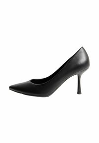 Musta korkokenkä, jossa on terävä kärki ja sileä pinta. Ominaisuuksiin kuuluu kaareva siluetti ja hoikka stiletto-korko.