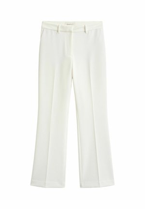 Weiße maßgeschneiderte Hose mit Gürtelschlaufen, vorderer Bügelfalte und Reißverschluss, dargestellt auf weißem Hintergrund.