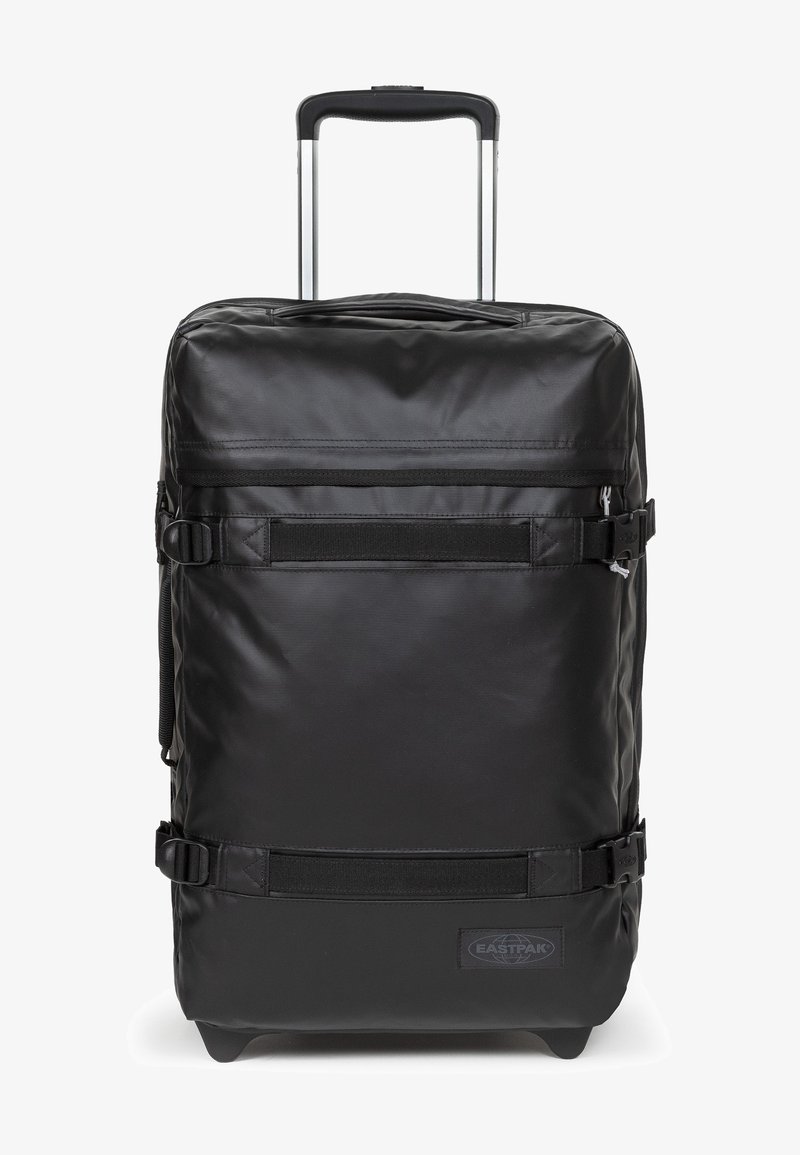 Černý rolovací batoh s hladkým, lesklým povrchem. Obsahuje nastavitelná ramenní popruhy, teleskopickou rukojeť a viditelné logo.