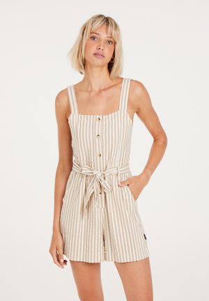 Gestreepte beige romper met een vierkante halslijn, knopen aan de voorkant en een geknoopte taille. Beschikt over brede banden en zijzakken voor functionaliteit.