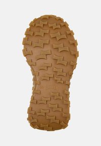 Brown rubber shoe sole with a textured zigzag pattern and raised grips. Marked with "28 CAMPER" in the center.