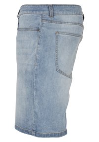 Denimshorts i lys blå, med en slim fit og lige snit. Har fem lommer, bælteløkker og en opsmøgning i bunden.
