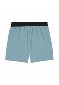 Αθλητικά σορτς ανοιχτό μπλε με μαύρη ελαστική ζώνη, εμφανιζόμενα από π ίσω πάνω σε λευκό φόντο.