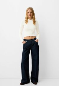 Bershka ROUND NECK  - Pulóver - beige