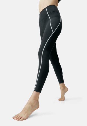 Sorte leggings med høy midje, med grå sidestykker og en glatt, elastisk tekstur. Ideell for trening.